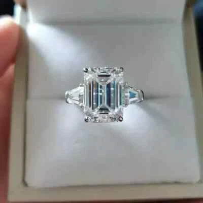 4.50Ct Emerald Cut Lab Created Diamond Three-Stone Engagement 925 Silver Ring - Image 1 of 4