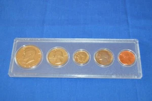 1989 Birth Year Set Includes Kennedy Half Dollar 89-1 - Picture 1 of 2