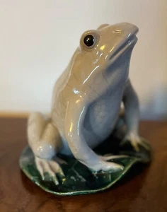 Vintage White Crackle Glaze Pottery Frog Figurine on Green Lily Pad - Picture 1 of 12