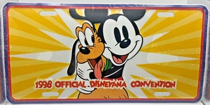 1998 DISNEYANA CONVENTION MICKEY MOUSE & PLUTO METALL NUMMERNSCHILD -- NEU IN FOLIE - Bild 1 von 2