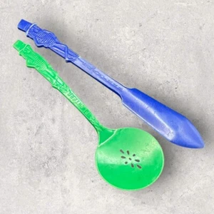 Lote de esparcidor de nueces y cuchara de nueces de plástico original de los años 50 azul/verde - Imagen 1 de 6