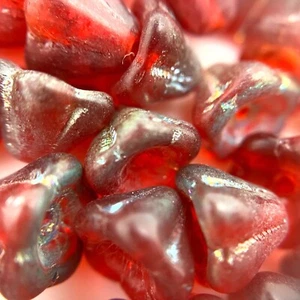 Cuentas con tapa de flor de vidrio checo acabado AB gris rojo baya (6x8 mm) (RCG41) - Imagen 1 de 9