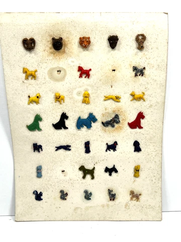 Antique (x32) Novelty baklite Buttons pin dogs animals tiger lion horse squirrel Cover