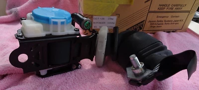 DEFECTIVE MAZDA CX9 FRONT RIGHT PASSENGER SEAT SEATBELT Model TKAH3H988 G3D - Image 1 of 4