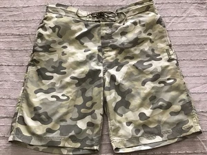 New Bass Pro Shops REDHEAD CAMO Board Shorts, LARGE, GREEN Camouflage - Picture 1 of 7