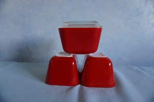 Pyrex set of 3 small red refrigerator glass dishes #501 + one lid #501C - Picture 1 of 19
