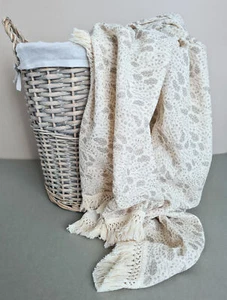 Non-Personalised Tassel Blanket 120x100 - Picture 1 of 23