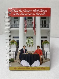 Wenn die Essensglocke im Herrenhaus des Gouverneurs läutet signiertes Kochbuch Patsy Riley - Bild 1 von 15