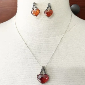 Juego de pendientes colgantes Sally SX .925 de plata esterlina corazón granate vidrio marcasita - Imagen 1 de 23