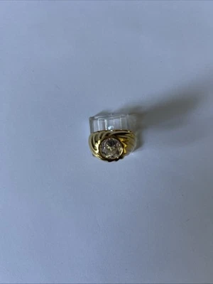 Anel masculino folheado a ouro com pedra de zircônia cúbica de 1 cm tamanho 8,5 cor ouro - Imagem 1 de 4