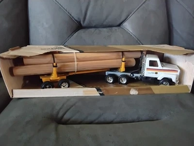 Camión leñador de servicio pesado Ertl John Deere # 5532 Foto 1 de 3