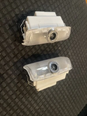 06-10 Infiniti M35 Right & Left Rear Interior Door Panel Light - Image 1 of 4