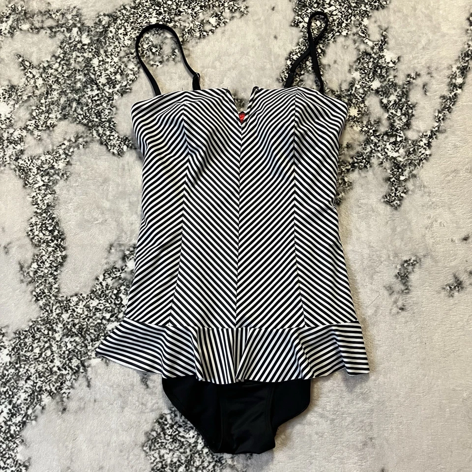 Maiô feminino Spanx tamanho 8 listrado preto e branco uma peça modeladora peplum - Imagem 1 de 4