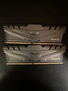 TeamGroup 16 GB DDR4 3200 CL16 memoria RAM T-Force DarkZ (grigio) 2x8 GB - Foto 1 di 2