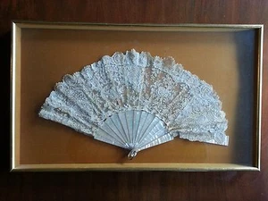 Victorian Handmade Lace Fan with Mother of Pearl Sticks, Brussels, pre 1900 - Picture 1 of 12