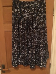Stylish Jersey Next Navy floral skirt size 18 - Picture 1 of 3
