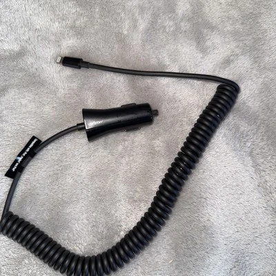 Cargador de coche Lightning en espiral certificado por Verizon MFi para teléfonos Apple - negro Foto 1 de 4