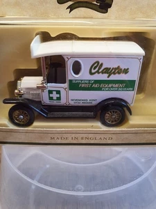 Lledo . Clayton Suppliers Of First Aid Van - Picture 1 of 3