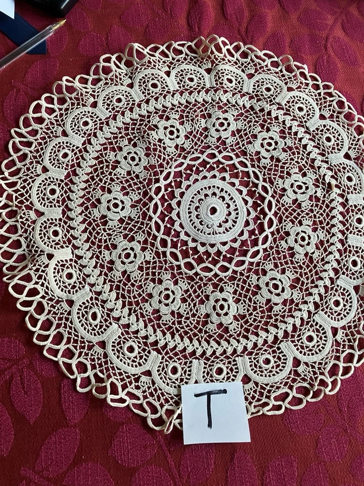 Napperon ancien en dentelle écrue (réf. T) - Photo 1/4