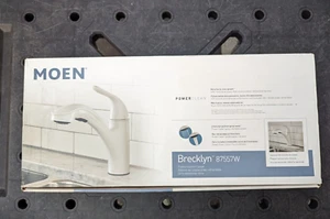 Grifo de cocina Moen 87557W Brecklyn de una sola manija - blanco - Imagen 1 de 1