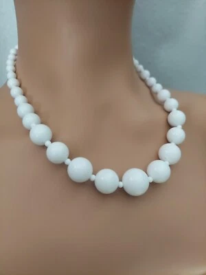 White Plastic Beaded Necklace 21 Inches Claire’s Costume Jewelry - Image 1 of 4