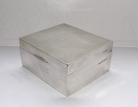 VINTAGE STERLING SILVER CIGARETTE BOX, CIGAR BOX, TRINKET BOX, BIRMINGAM 1932 Cover