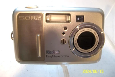 Kodak Easy Share CX7530 5.0MP Digital Camera - Silver for Parts or Repair - Image 1 of 4