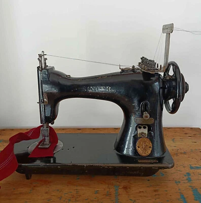 Máquina de puntada de cadena de cinco agujas Singer 52-55 para sombreros y ropa general Foto 1 de 4