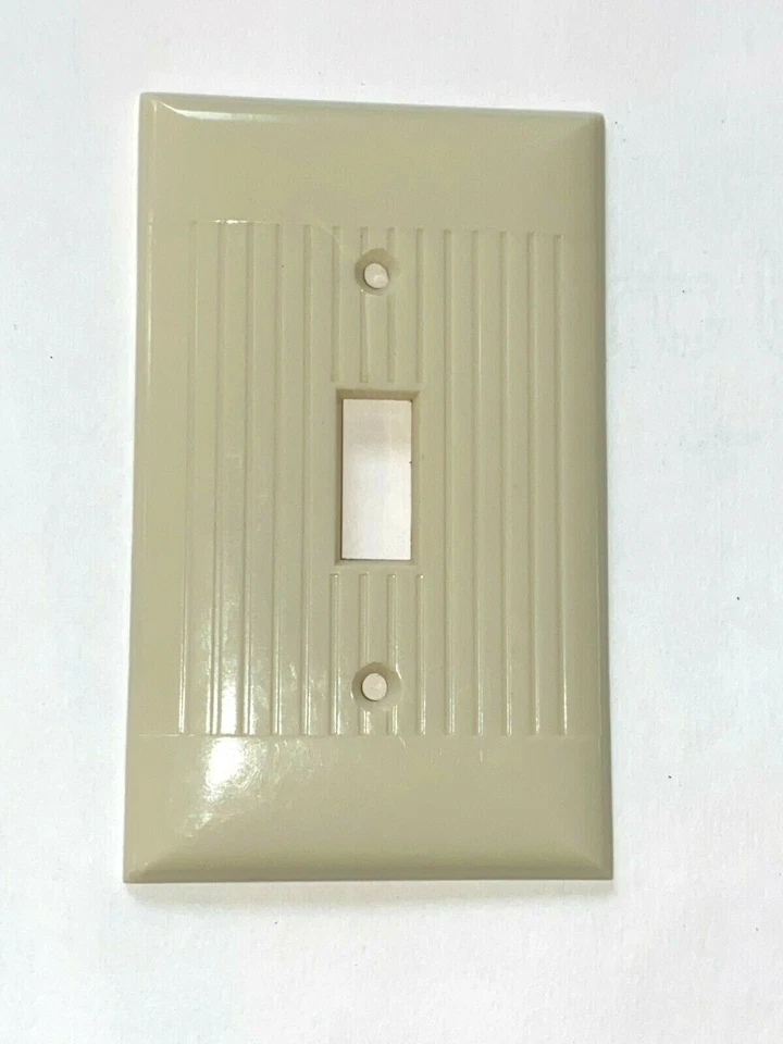 Cubierta de placa de pared vintage de baquelita acanalada Sierra marfil  Foto 1 de 1