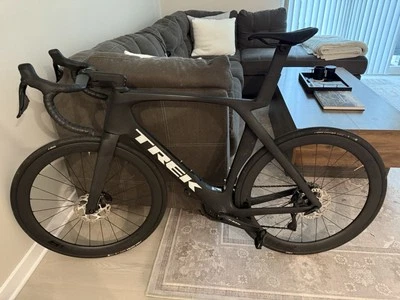 Trek Madone 60Cm 2023 SL6 Gen 7 negro mate Shimano 105 DI2 Foto 1 de 4