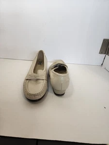 Mocasines SAS Metro Tripad Comfort beige charol sin cordones Horsebit para mujer talla 6,5 S - Imagen 1 de 5