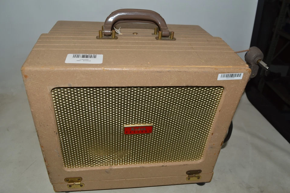 Projetor de som vintage Kodak Pageant 16 mm modelo 8 K 5 com estojo - Imagem 1 de 4