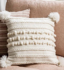 Magnolia Home weiße Bommel Kissen Joanna Gaines FIXER OBEN HGTV Chip Gaines - Bild 1 von 5