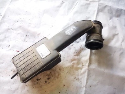 Resonador de admisión Ford Mondeo 1996 (cámara de escape de caja de aire) 93bb9f #1137474-75 Foto 1 de 4