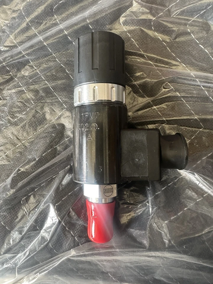 SUN HYDRAULICS DAAL LHN 211 2-way, solenoid-operated directional spool valve - Image 1 of 1