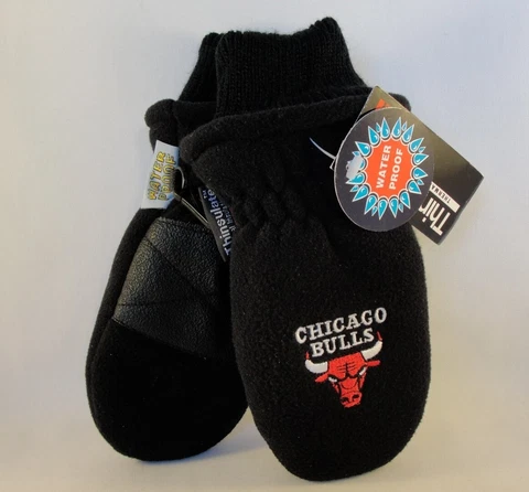 Kids Size 4-7 Chicago Bulls NBA Thinsulate Fleece Mittens Black Cover