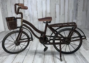 Metall Fahrrad mit Korb Skulptur aus Metall, Holz und Perlen Wohndeko - Bild 1 von 13