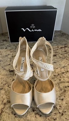 NINA женщин слоновой кости заглянуть носок с ремешками с подкладкой Elyana на танкетке кожаные сандалии 9 свадьбы - Изображение 1 из 4