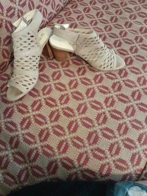 Unisa Womens UNYESTIE -J BEIGE SLING BACK SANDALS SIZE 7 M  - Image 1 of 4