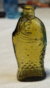 Juego de 2 botellas de pescado de vidrio miniatura Wheaton Fisch’s Bitters azul y ámbar 3” de colección - Imagen 1 de 7