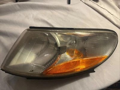 1999-2003 SAAB 9-3 ЛЕВЫЙ ПОВОРОТНИК БОКОВОЙ ГАБАРИТНЫЙ ФОНАРЬ 88205904 - Изображение 1 из 3