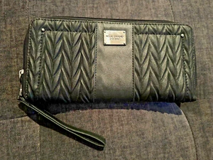 Relic Brand Black Embossed Pattern Wallet Clutch - Picture 1 of 3