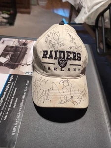 Oakland Raiders Mütze handsigniert gebraucht mehrere Autogramme nicht sicher wer ist wer - Bild 1 von 24