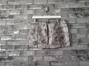 PrettyLittleThing Y2K Silver Metallic Faux Leather Mini Skirt UK14 Zip Back - Picture 1 of 6