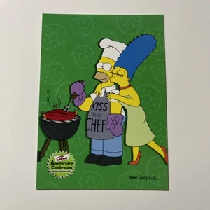 Tarjeta Inkworks The Simpsons Homer Sweet Homer Kiss the Cook Homer Marge 2000 #61 - Imagen 1 de 2