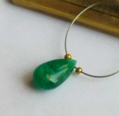 Briolette lágrima lisa esmeralda brasileña natural de 3,75 quilates cuenta única Foto 1 de 4