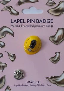 Yellow Fire Fighters Helmet Leading Firemans Metal Lapel Pin Badge PB1110-AJ824 - Picture 1 of 2