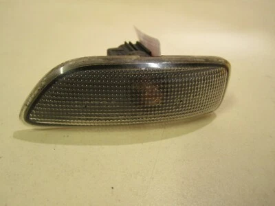 8658945 Volvo V70 2.4D 2006.y luz repetidora lateral derecha Foto 1 de 3