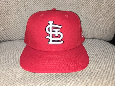 Gorra/Gorra ajustada New Era 2020 emitida por el equipo de los Cardenales de San Luis 7 1/4 Foto 1 de 4
