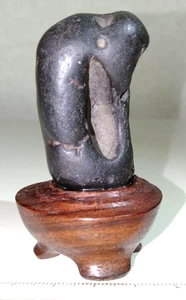 Suiseki Sichtstein Sado schwarz glänzend BONSEKI 3,9×2,3×7,1cm mit Ständer Ornament - Bild 1 von 11